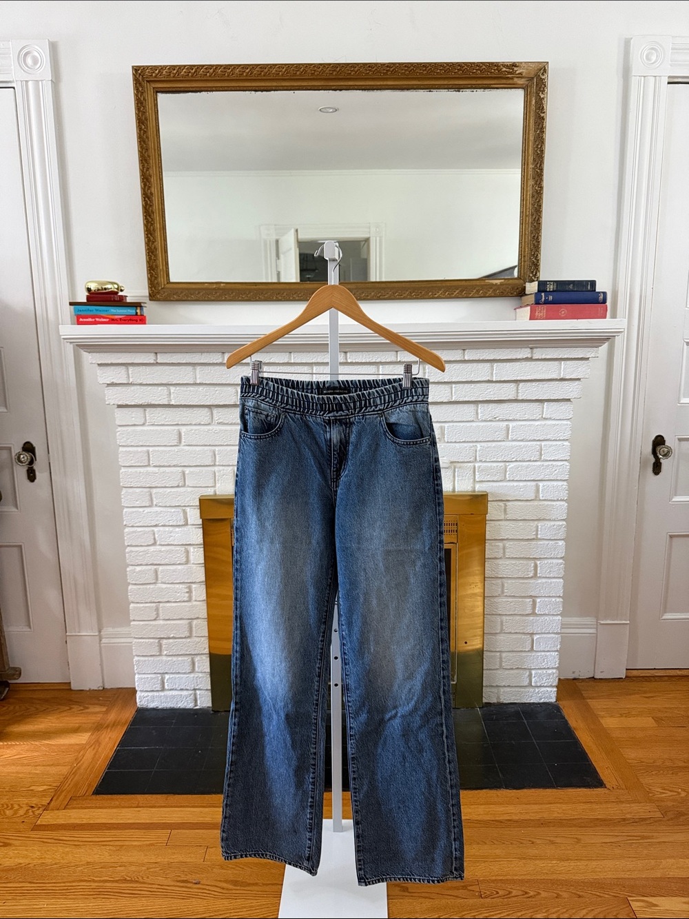 MODERN AMERICAN Elastic-Waist Straight-Leg Women’s Jeans in Mid Blue